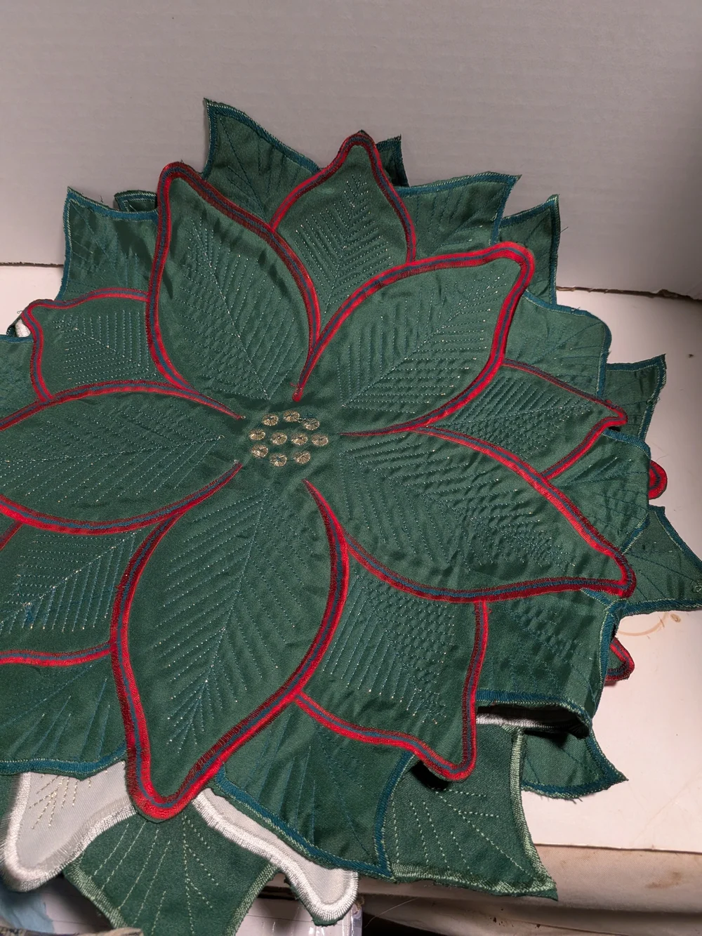 Holiday Poinsettia Table Runner - Red & White